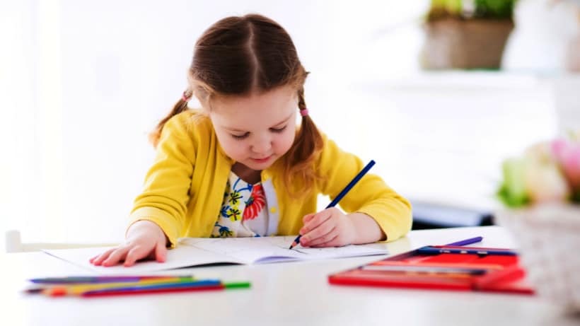 Як навчити дитину писати в зошиті?